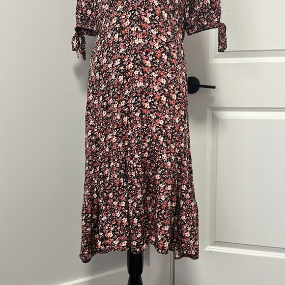 Luxology Floral Print midi Dress with Button Details Short Sleeve size Medium - Picture 3 of 7
